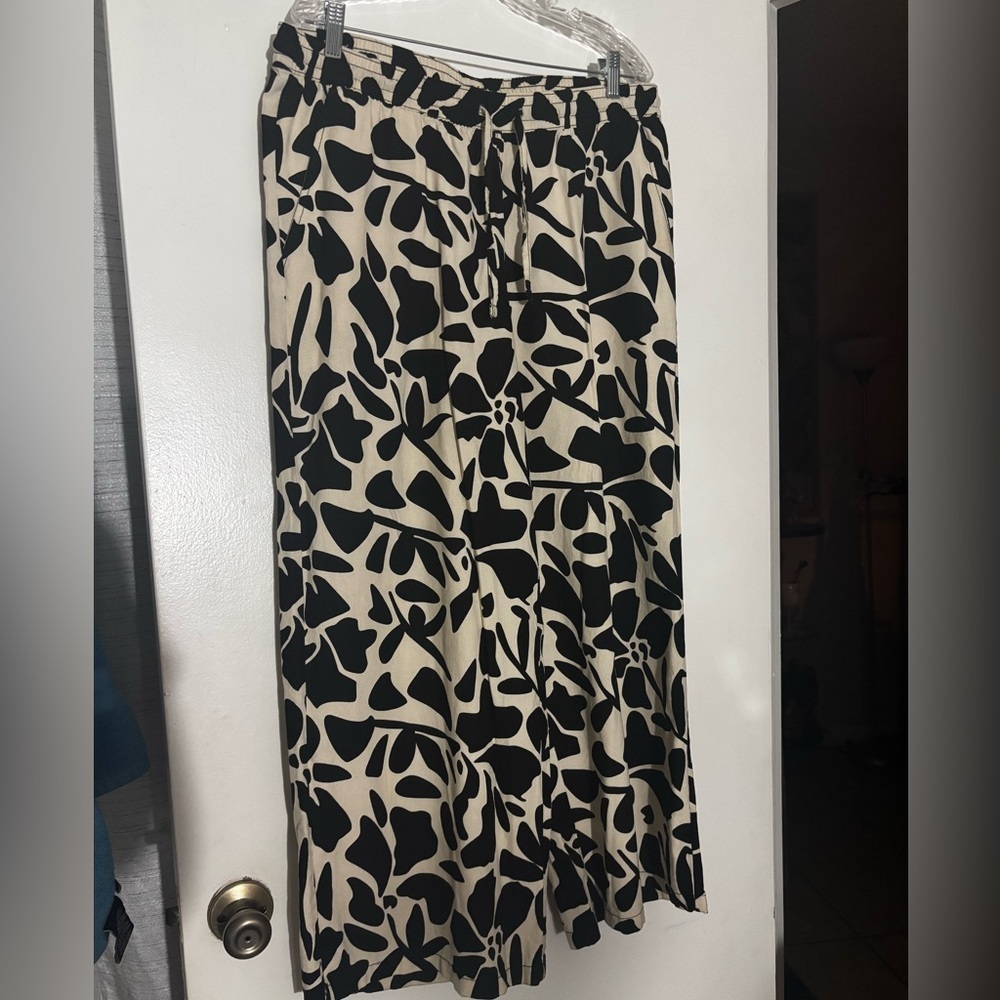 Black and Beige Women's Pant wide leg